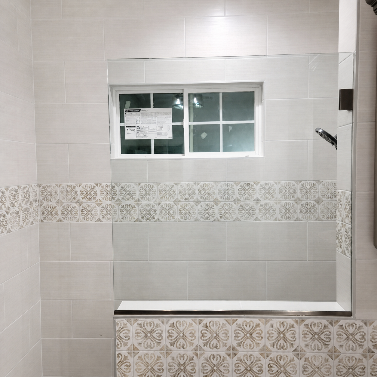 Frameless fixed glass panel